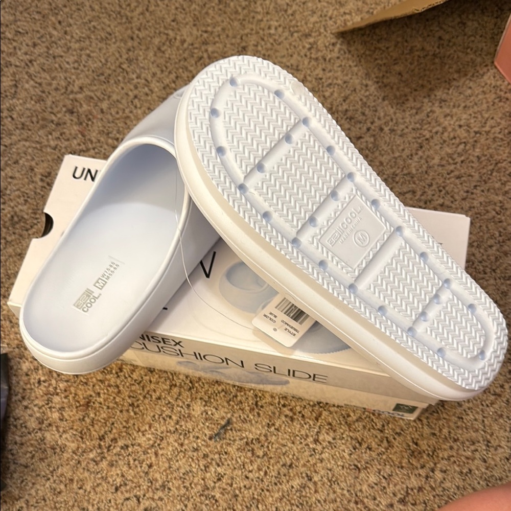 32 Degrees light blue  Slides Lightweight Modern Design